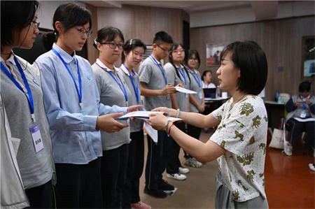 颁发证书.jpg